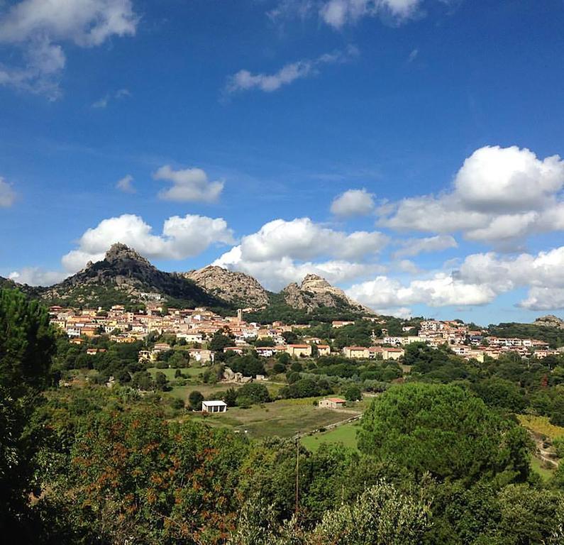 B&B La Tasgia Aggius ภายนอก รูปภาพ