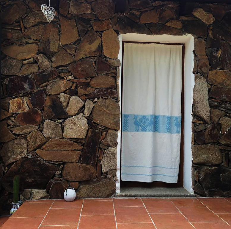 B&B La Tasgia Aggius ภายนอก รูปภาพ
