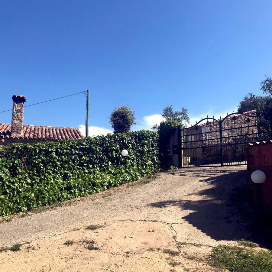 B&B La Tasgia Aggius ภายนอก รูปภาพ