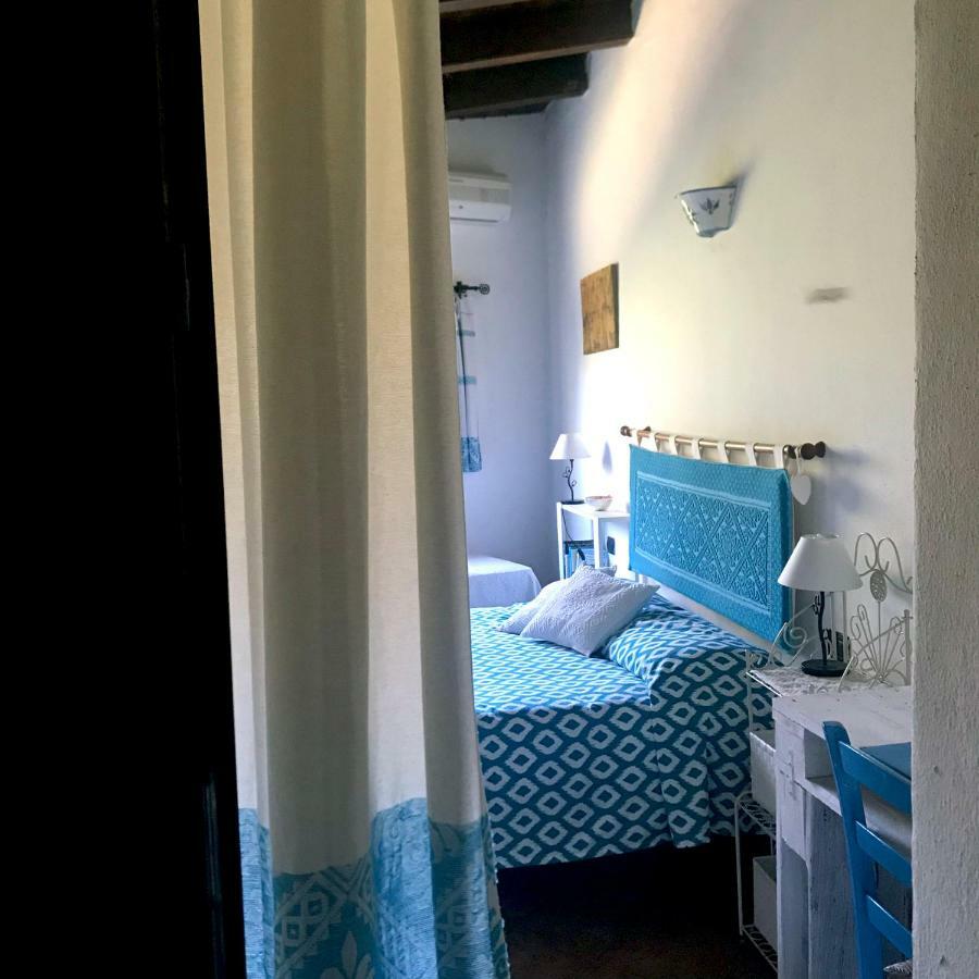 B&B La Tasgia Aggius ภายนอก รูปภาพ